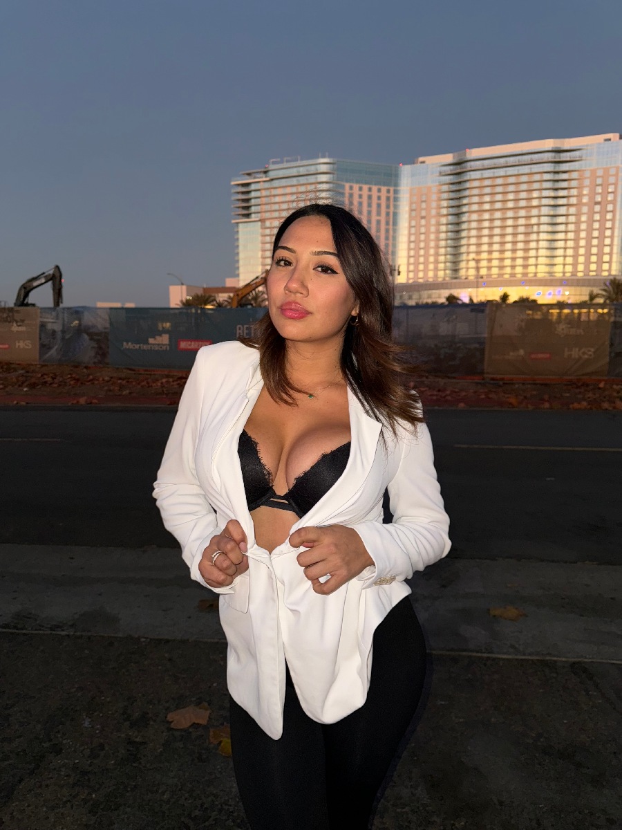 Take a pause and enjoy Ali Cruz — streaming from Ghaziabad