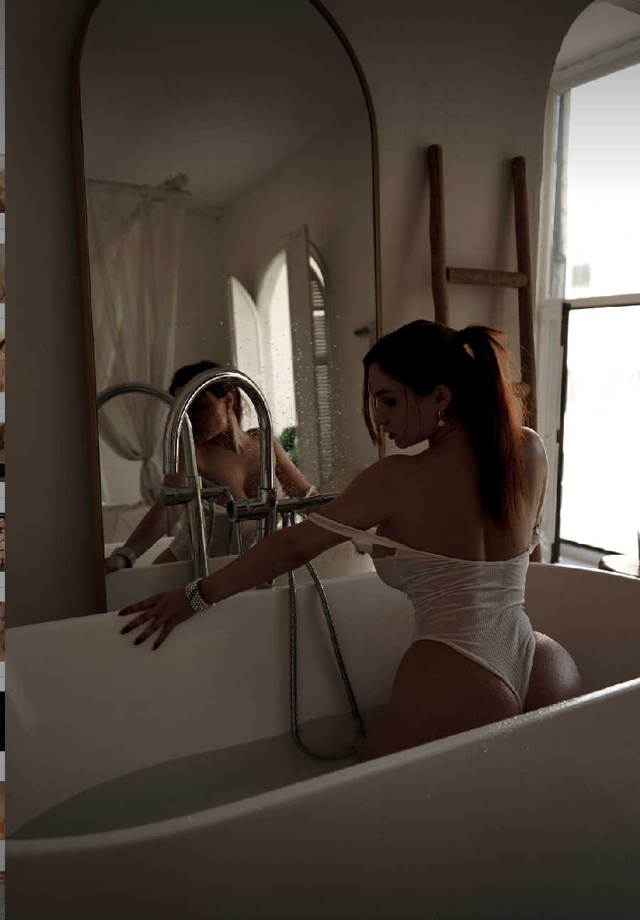 A playful frame from Miranda Faith nude — online in Ghaziabad