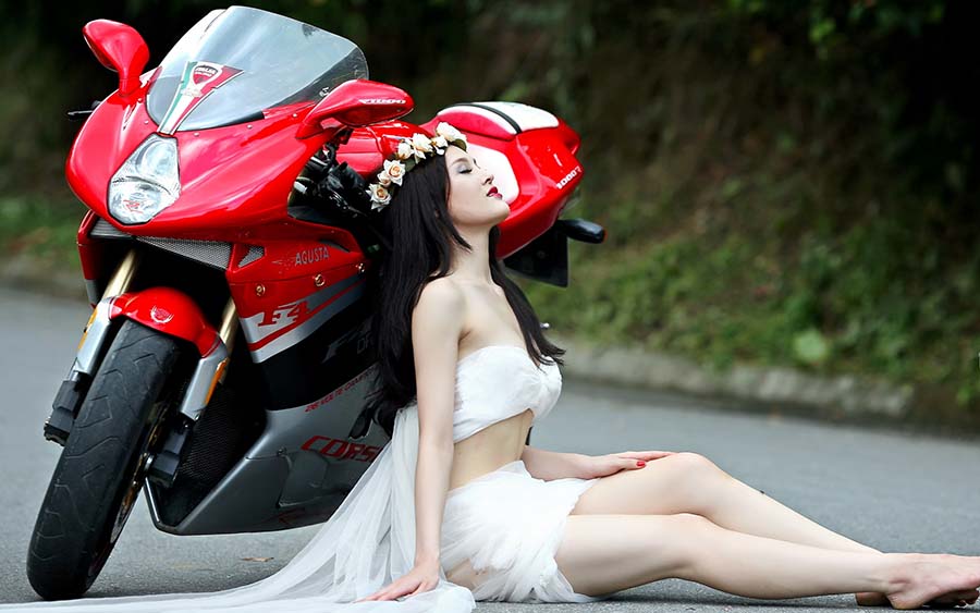 Beautiful girls and motorcycles in Ghaziabad