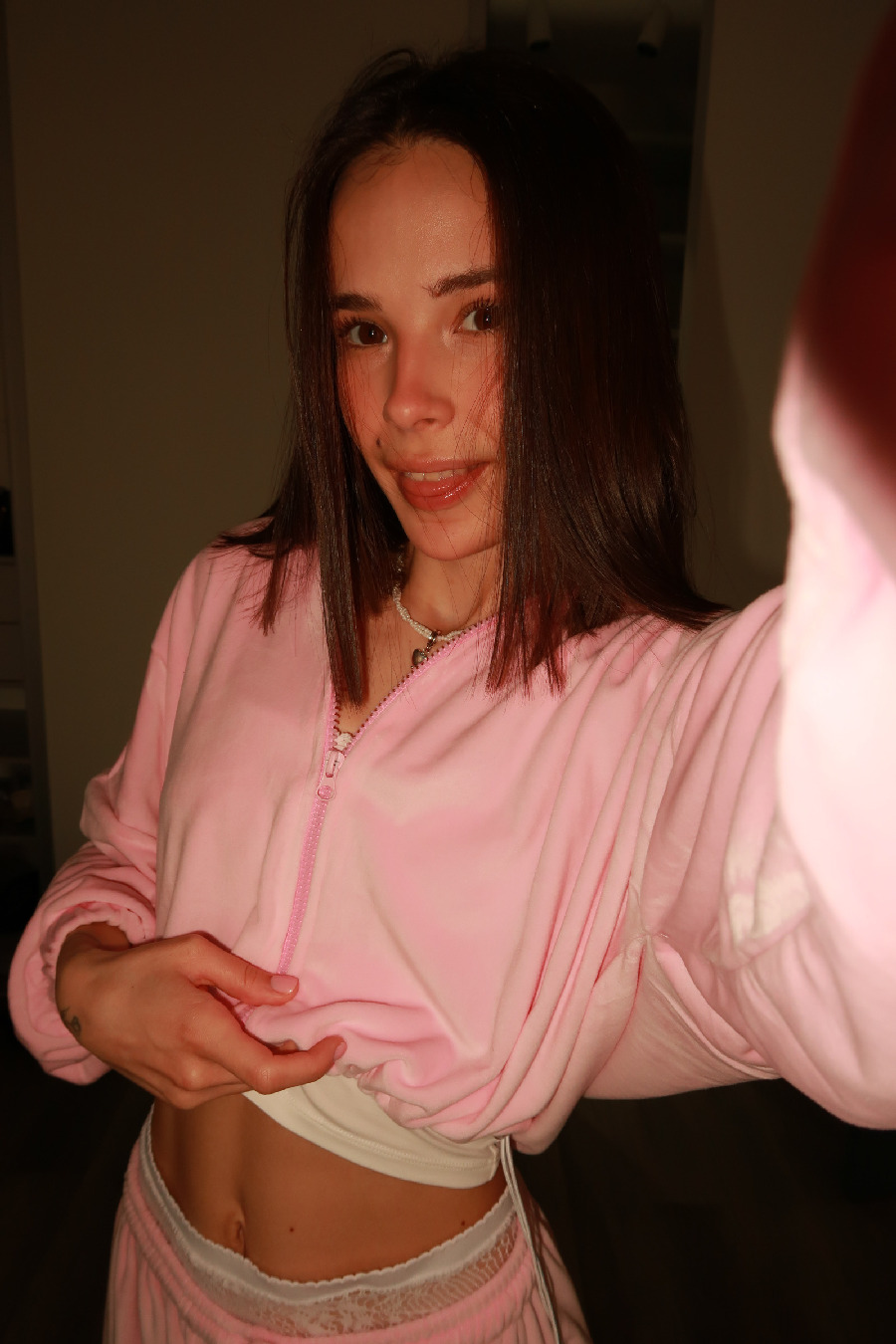 Tina brings the glow — live moments in Ghaziabad